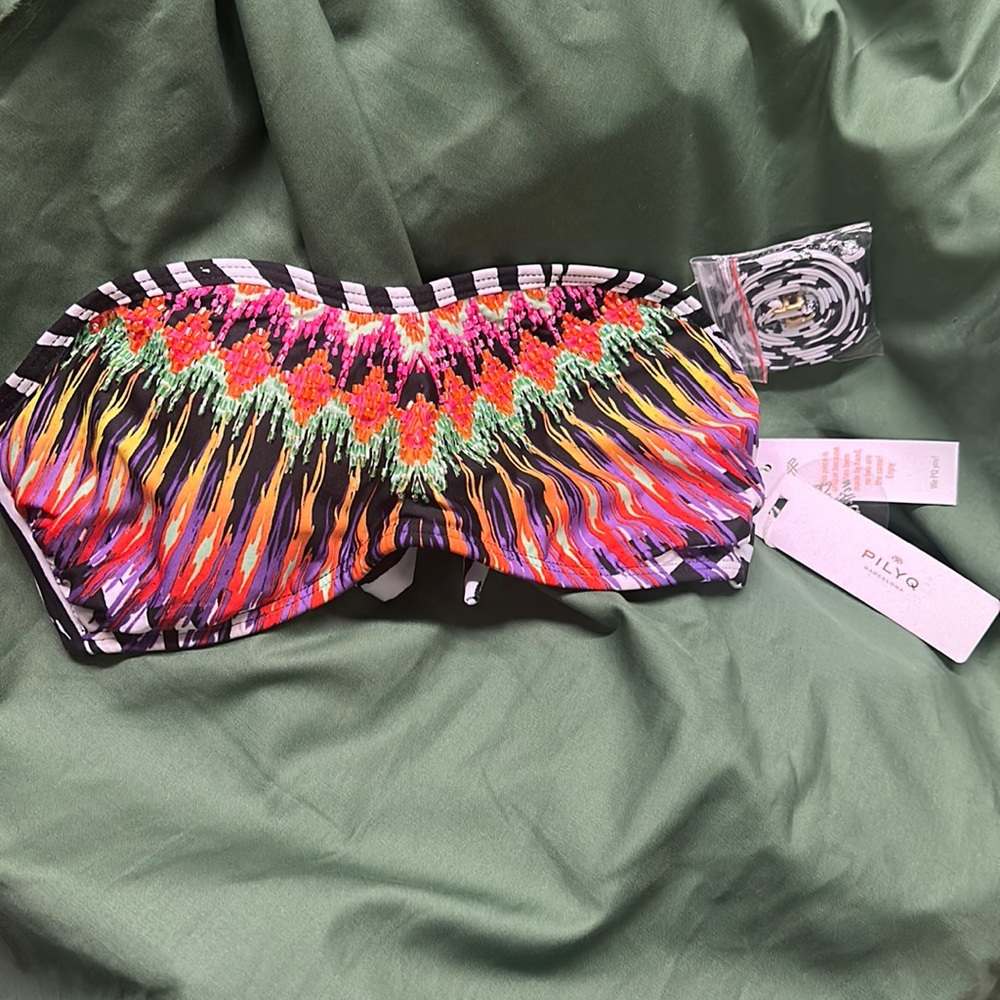 PILIQ swim bikini top NWT